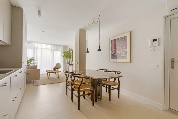 Comedor con vista al salón